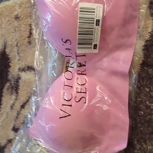 Brand new 40c Victoria secret bra
